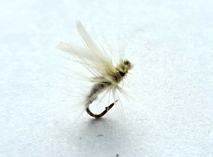 Stillwater White Moth (Mcro Dry) Size 18 - 1 Dozen